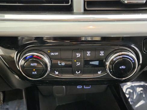 Used 2024 Chevrolet Trax LT w/ Driver Confidence Package FWD image 18