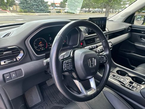 Used 2025 Honda Pilot EX-L image 11
