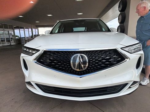 Used 2023 Acura MDX SH-AWD w/ Technology Package image 4