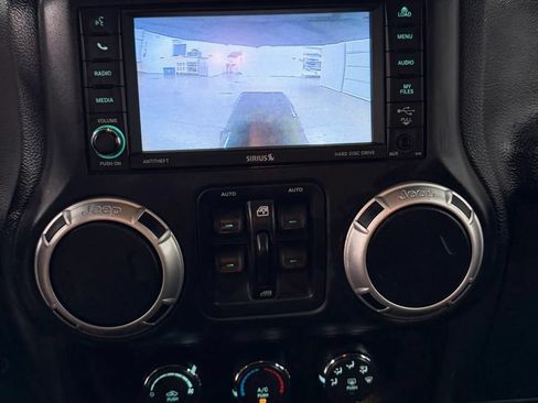 Used 2016 Jeep Wrangler Unlimited Sahara AWD/4WD image 15