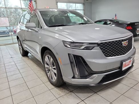Used 2025 Cadillac XT6 Premium Luxury image 11