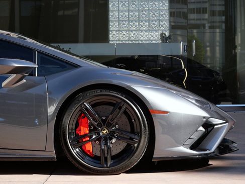 Used 2021 Lamborghini Huracan EVO image 9