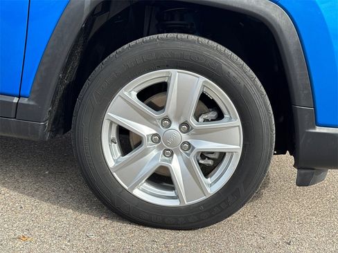 Used 2022 Jeep Compass Latitude image 7