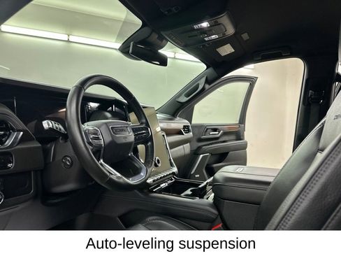 Certified 2025 GMC Yukon Denali AWD/4WD image 33