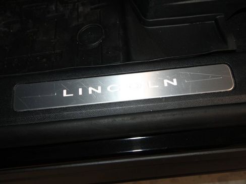 Used 2023 Lincoln Aviator Reserve w/ Equipment Group 201A image 7