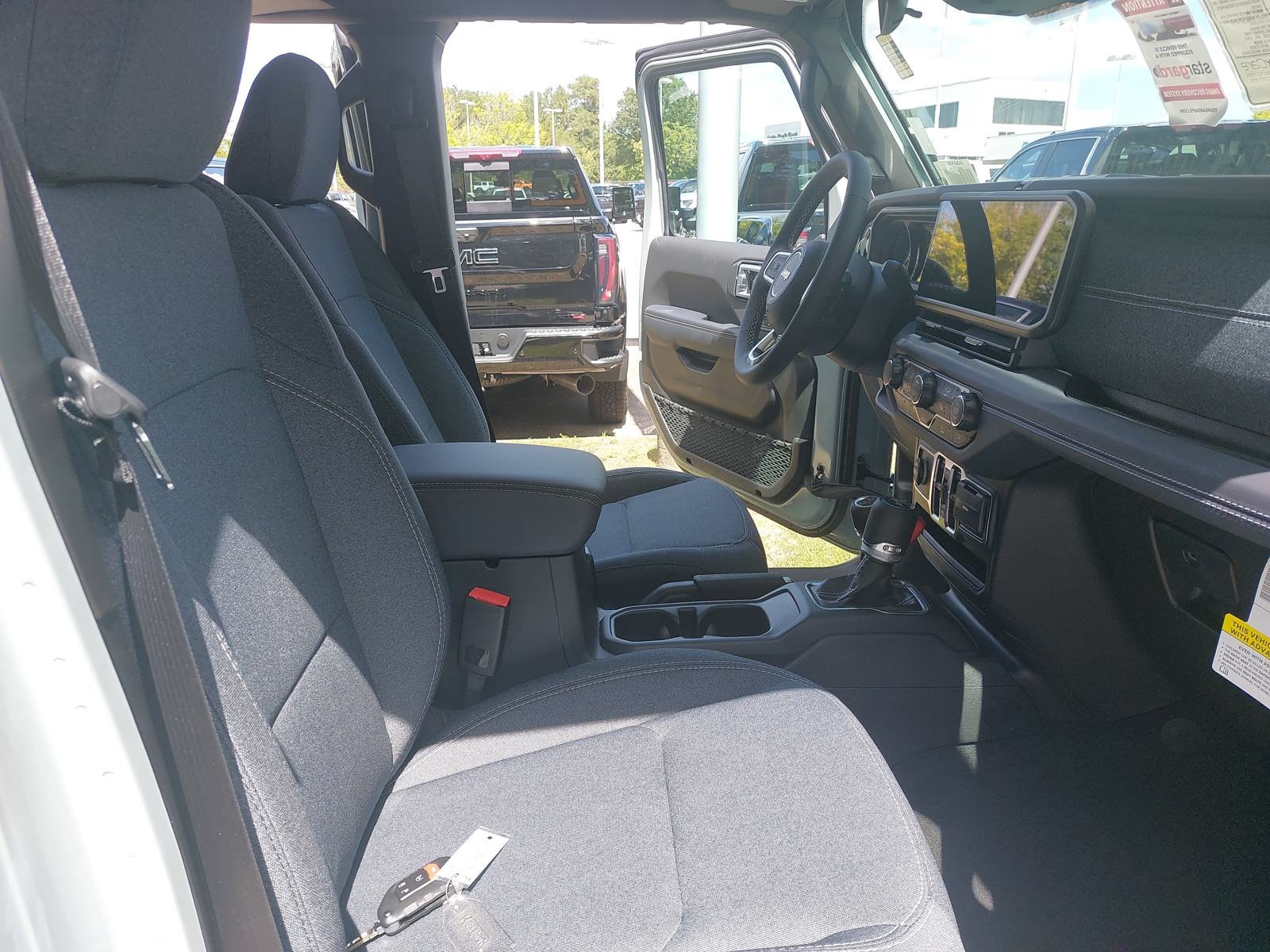 New 2026 Jeep Wrangler Unlimited Sahara w/ Rockslide Package AWD/4WD image 10