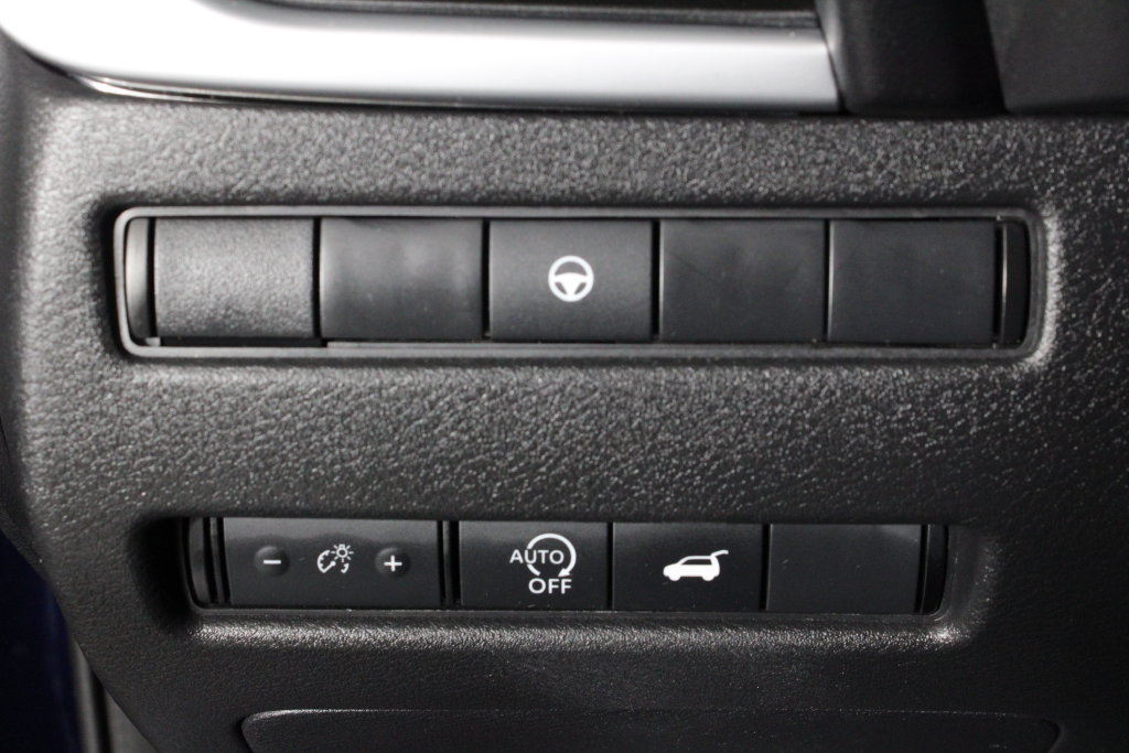 Certified 2025 Nissan Rogue SV FWD image 19