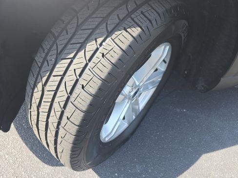 Used 2022 Ford Explorer XLT w/ Equipment Group 202A AWD/4WD image 32