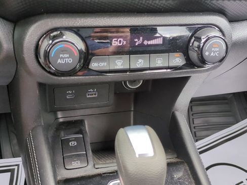 Used 2021 Nissan Kicks SV FWD image 19