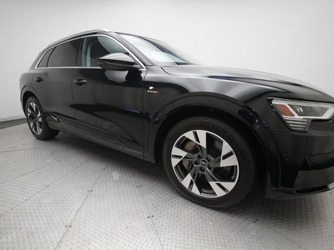 Used 2022 Audi e-tron Premium Plus w/ Premium Plus Package AWD/4WD image 37