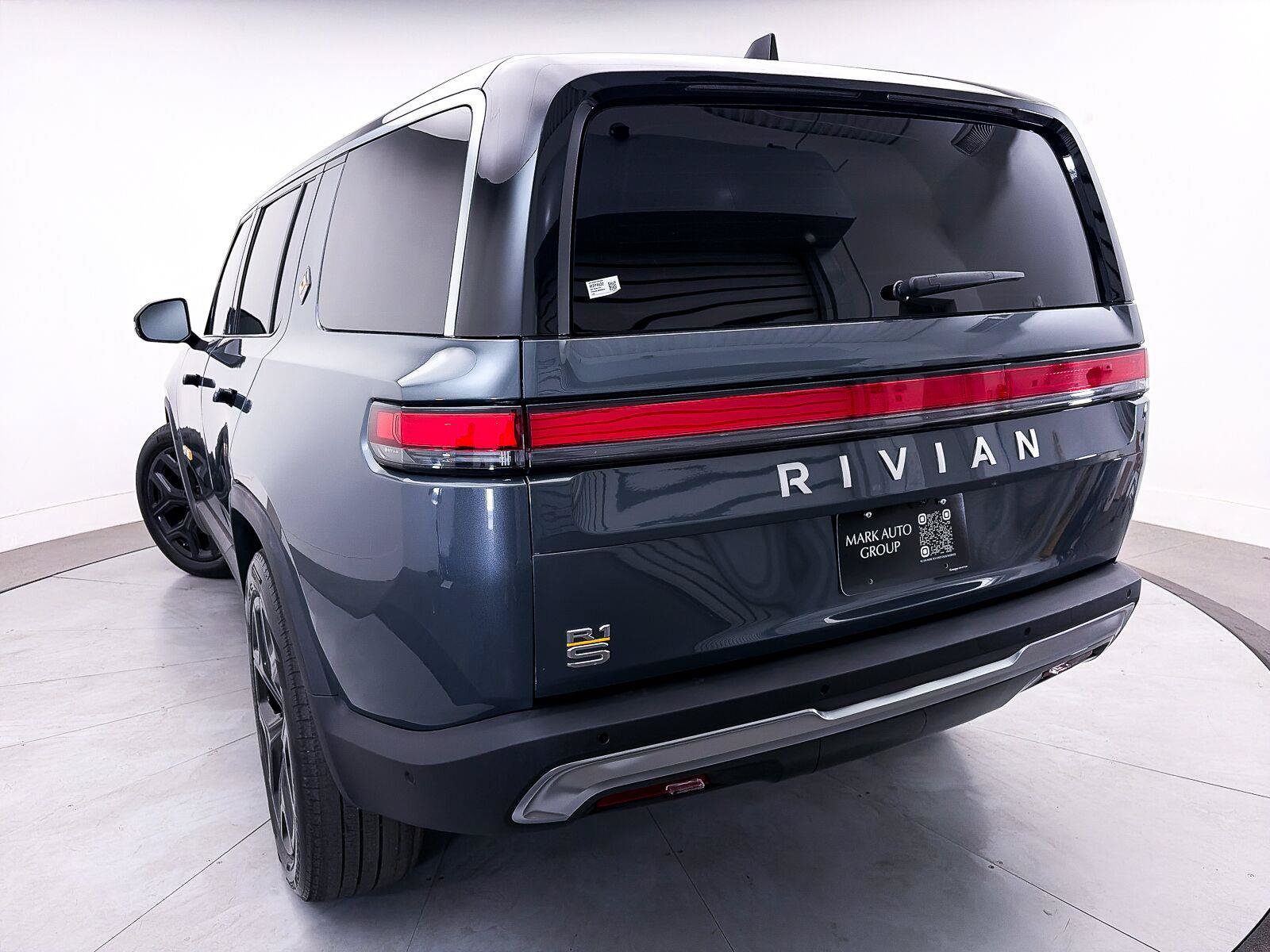 Used 2022 Rivian R1S Launch Edition Quad AWD/4WD image 11