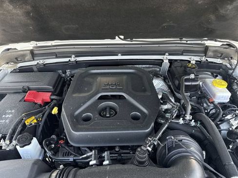 Used 2025 Jeep Wrangler Unlimited Rubicon AWD/4WD image 19