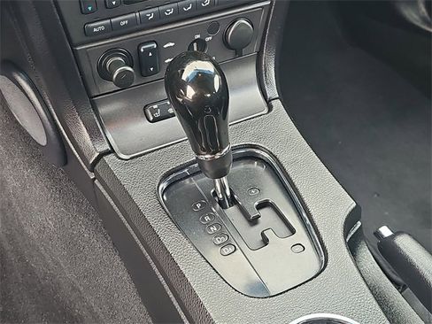 Used 2004 Ford Thunderbird image 12