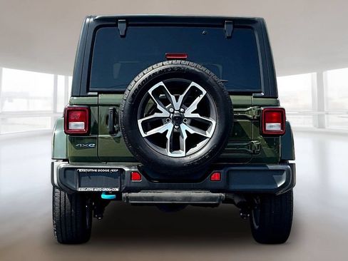 Used 2024 Jeep Wrangler Unlimited w/ Convenience Group AWD/4WD image 5