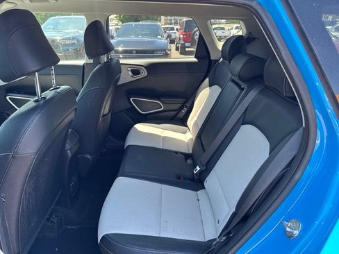Used 2023 Kia Soul GT-Line FWD image 5