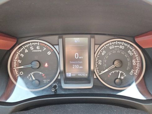 Used 2020 Toyota Tacoma TRD Sport image 25