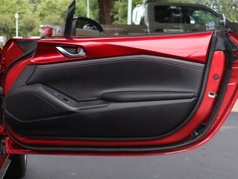 Used 2019 MAZDA MX-5 Miata RF Grand Touring w/ GT-S Package RWD image 30