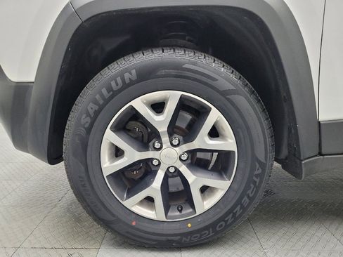 Used 2018 Jeep Cherokee Trailhawk w/ Cold Weather Group image 31