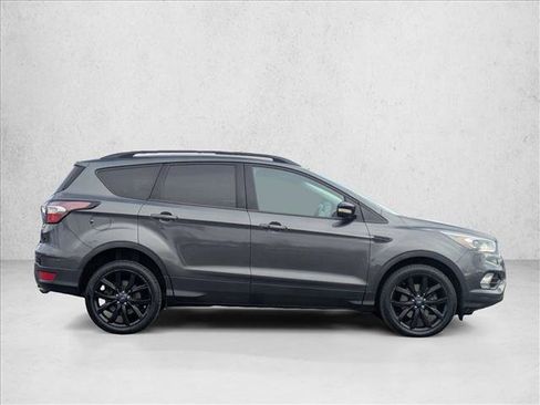 Used 2017 Ford Escape Titanium image 4