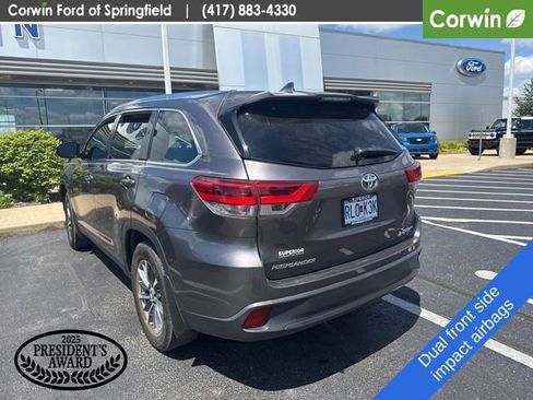 Used 2019 Toyota Highlander XLE AWD/4WD image 11