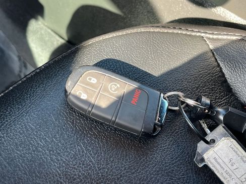 Used 2025 Jeep Compass Trailhawk AWD/4WD image 20