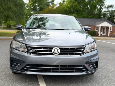 Used 2018 Volkswagen Passat 2.0T R-Line FWD image 9