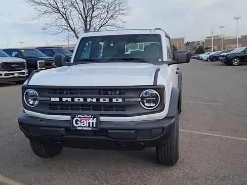 New 2025 Ford Bronco 4-Door image 2