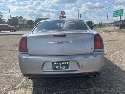 Used 2016 Chrysler 300 S w/ 300S Premium Group RWD image 4