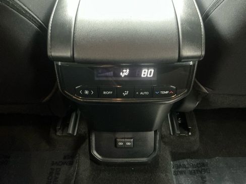 Used 2023 Toyota Highlander LE FWD image 20