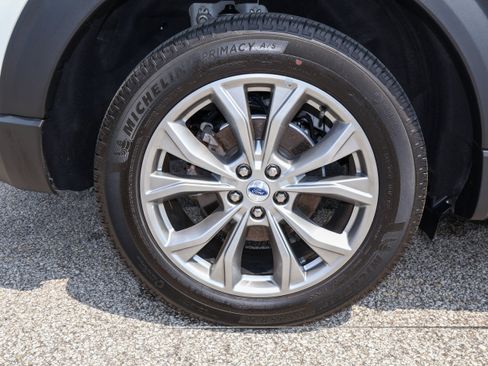 Used 2023 Ford Explorer XLT w/ Equipment Group 202A AWD/4WD image 32