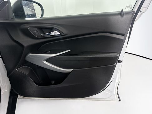 Used 2025 Chevrolet Trax LS FWD image 29