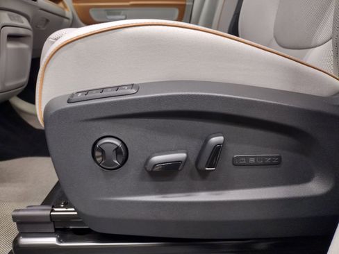 New 2025 Volkswagen ID. Buzz 1st Edition image 20