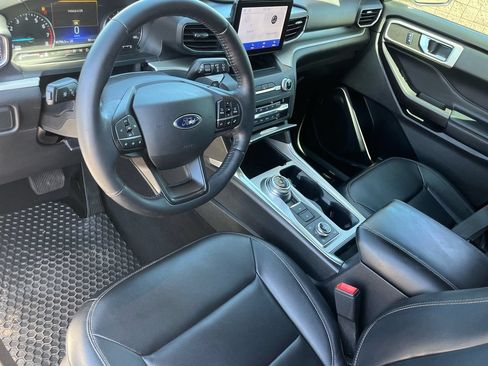 Used 2020 Ford Explorer XLT w/ Equipment Group 202A AWD/4WD image 16