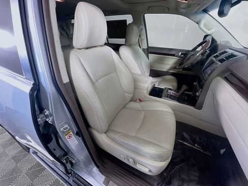 Used 2018 Lexus GX 460 Premium w/ Premium Package image 30