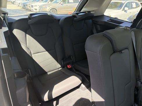 Used 2025 Volvo XC90 B6 Plus image 33