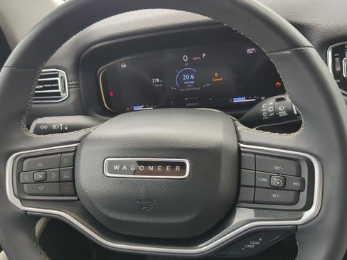 Used 2022 Jeep Wagoneer Series I AWD/4WD image 12