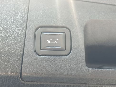 Used 2019 Cadillac XT5 Luxury AWD/4WD image 18