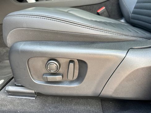 Used 2025 Land Rover Discovery Sport S image 17