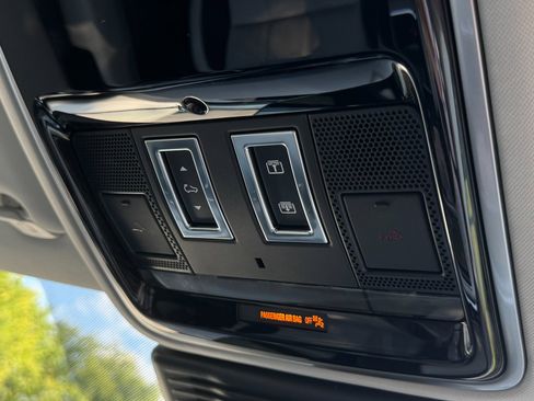 Used 2023 Land Rover Range Rover Velar R-Dynamic S image 34