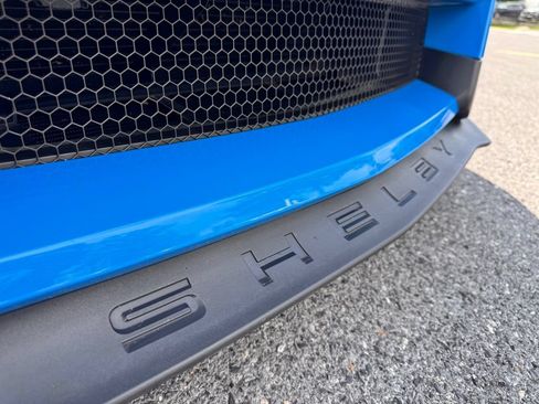 Used 2022 Ford Mustang Shelby GT500 w/ Technology Package RWD image 11