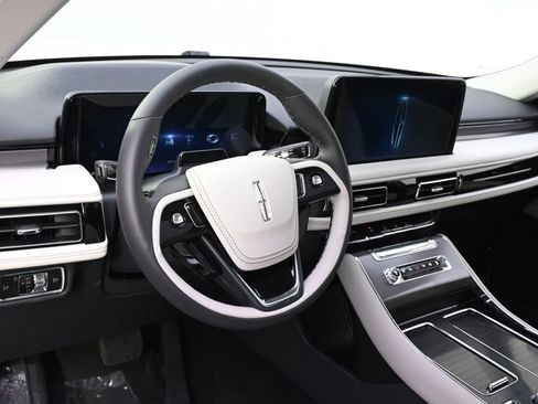 New 2026 Lincoln Aviator AWD w/ Jet Appearance Package image 11