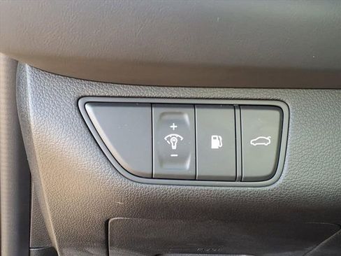 Used 2025 Genesis G70 2.5T image 13