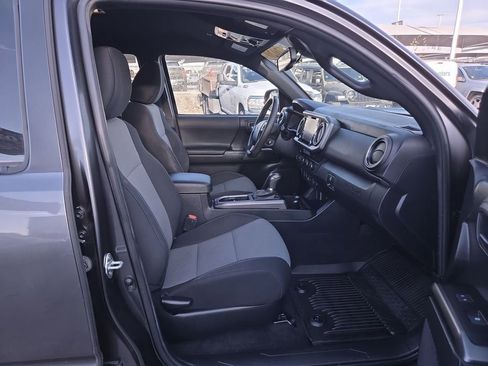 Used 2022 Toyota Tacoma TRD Off-Road image 28