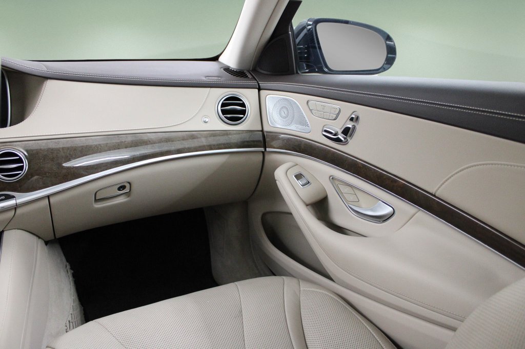 Used 2017 Mercedes-Benz S 550 Sedan image 20