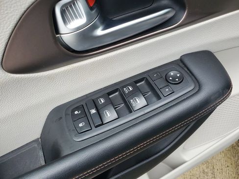 Used 2018 Chrysler Pacifica Touring Plus image 15