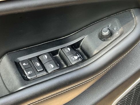 Used 2023 Jeep Grand Cherokee L Limited AWD/4WD image 15