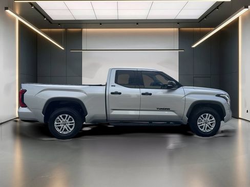 Used 2022 Toyota Tundra SR5 w/ SR5 Convenience Package RWD image 7