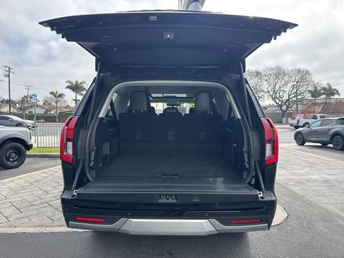 Used 2025 Ford Expedition Max Platinum w/ Platinum Ultimate Package AWD/4WD image 8