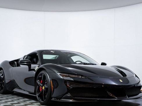 Certified 2022 Ferrari SF90 Spider image 5