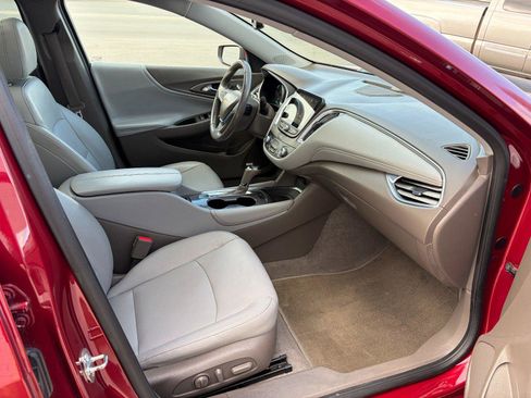 Used 2018 Chevrolet Malibu LT w/ Leather Package image 20